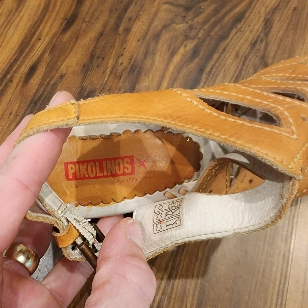 Pikolinos Leather peeptoe slingback sandals